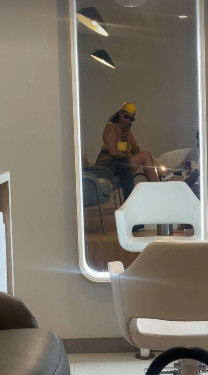 Good morning❤️🥱 say it back😒😒