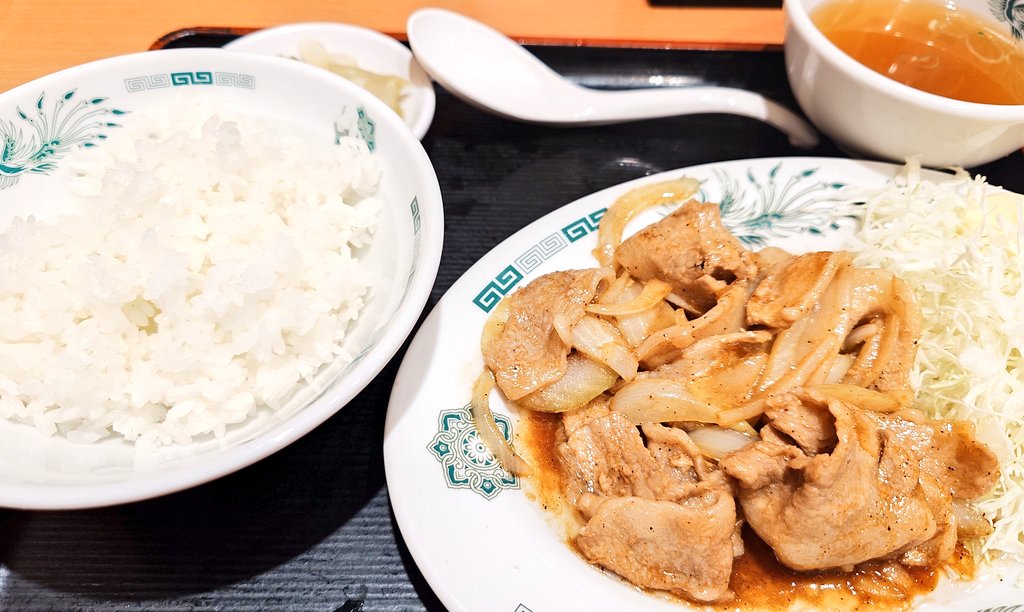 今日のお昼はしょうが焼き定食です🍚
雨とカミナリがすごくてやばい〜😵‍💫
皆様気をつけておすごしください🏕️
