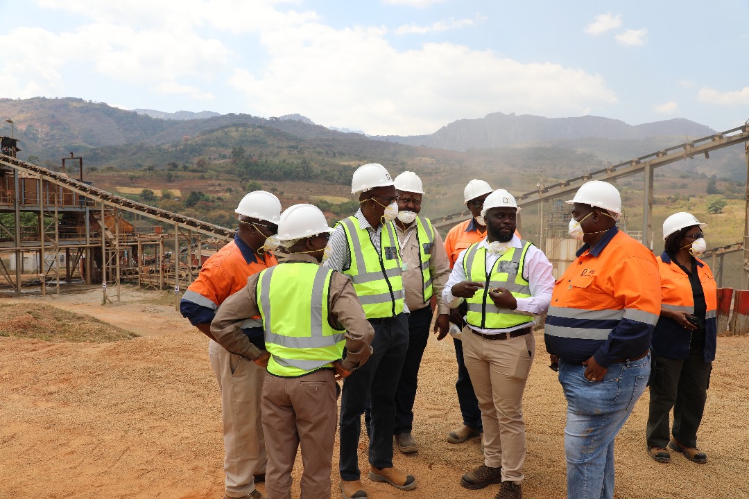 "I have confidence in you, and together, we will make a difference for the company and the nation," ZCDC Board Chairman Mr. Onesimo Mazai Moyo said while addressing senior management after concluding his familiarisation tour at the Portal E (Chimanimani) operations yesterday.