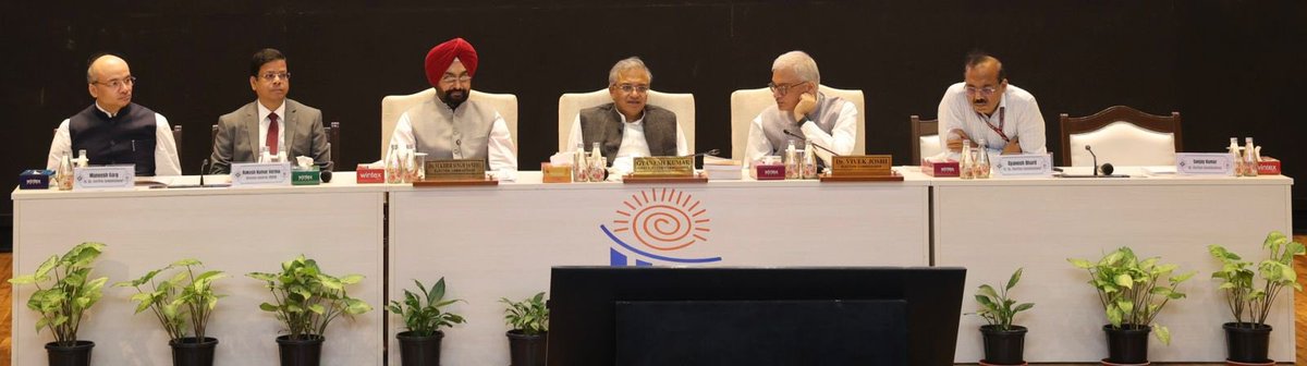 DEO_PUNE_'s tweet photo. भारत निवडणूक आयोगाने (ECI) देशव्यापी विशेष सखोल पुनरावलोकन (SIR) मोहिमेच्या तयारीचा आढावा घेण्यासाठी सर्व राज्ये व केंद्रशासित प्रदेशांच्या मुख्य निवडणूक अधिकाऱ्यांची (CEO) परिषद आयोजित केली. 
Read more : https://t.co/vLUxBjWtHM…@ceomaharashtra https://t.co/hJrOseDzbY