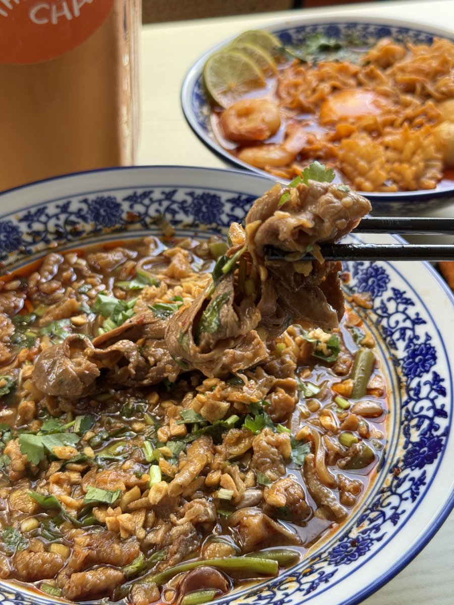 JalalMisai (@jllmisai) on Twitter photo Thong Bowl ni nak niaga ke nak sedekah..?.? Sliced Australian Beef Noodle dijualnya RM1 je (harga asal RM25.90)!
Ni menu yang viral Tun M makan di <a href="/thongbowl/">Thong Bowl</a> kelmarin tu rasanya..๐ค Thong Bowl ni nak niaga ke nak sedekah..?.? Sliced Australian Beef Noodle dijualnya RM1 je (harga asal RM25.90)!
Ni menu yang viral Tun M makan di <a href="/thongbowl/">Thong Bowl</a> kelmarin tu rasanya..๐ค