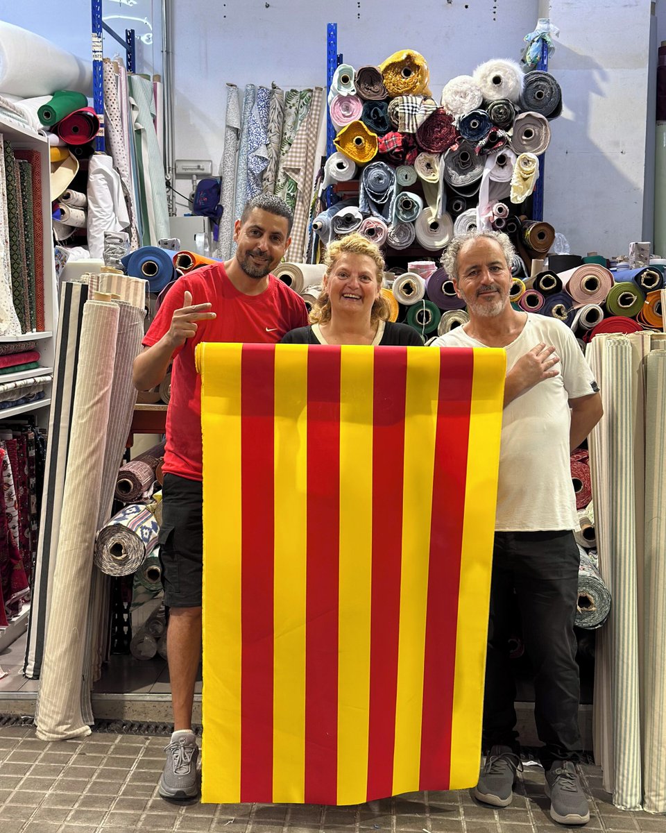 🎉Des del Mercat Encants Barcelona volem felicitar a tothom la Diada de Catalunya!

Recorda que aquesta setmana el mercat estarà obert 🗓️ divendres 12 i dissabte 13 de setembre. 😍Vine a descobrir productes únics, moda, gastronomia i molt més.
@mercatsbcn