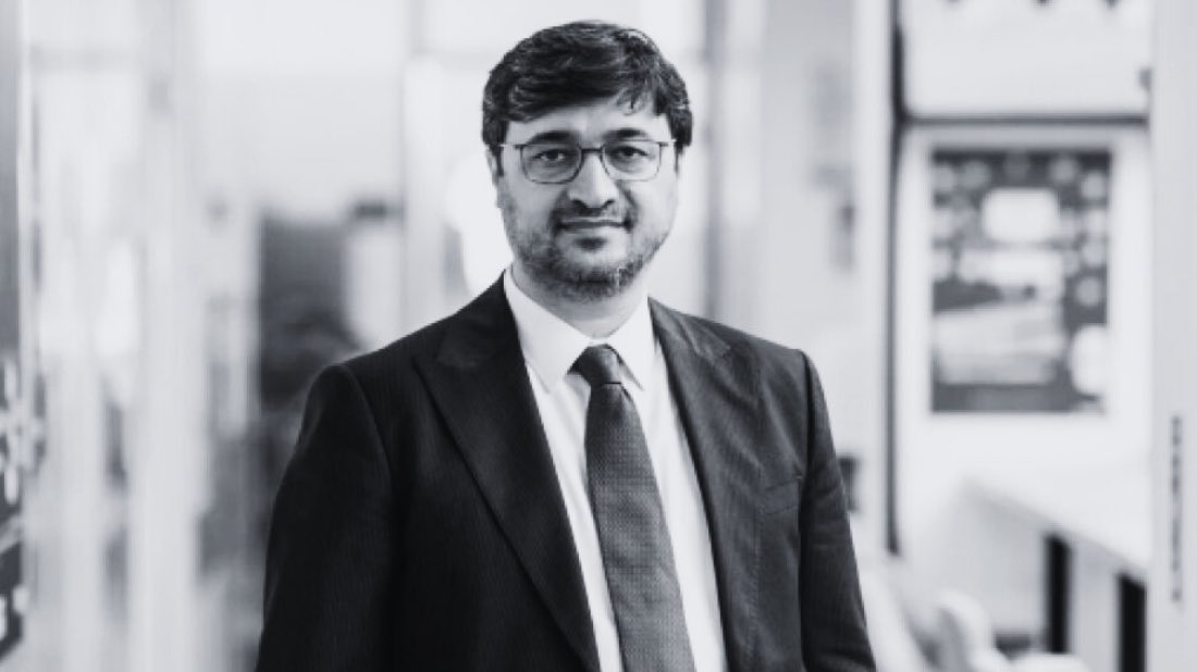 Ölüm, ölümsüzlüğe giden yolmuş,
İyi insanlar göçer, izleri kalır.
Bir gün hatırlanır bir tebessüm,
Bir gün hatırlanır güzel bir bakış.
Cahit Sıtkı Tarancı

Samimi oluşun ve mütevazi duruşunla herkese örnek oldun.. 
Allah rahmet eylesin mekanın cennet olsun Salih abi..