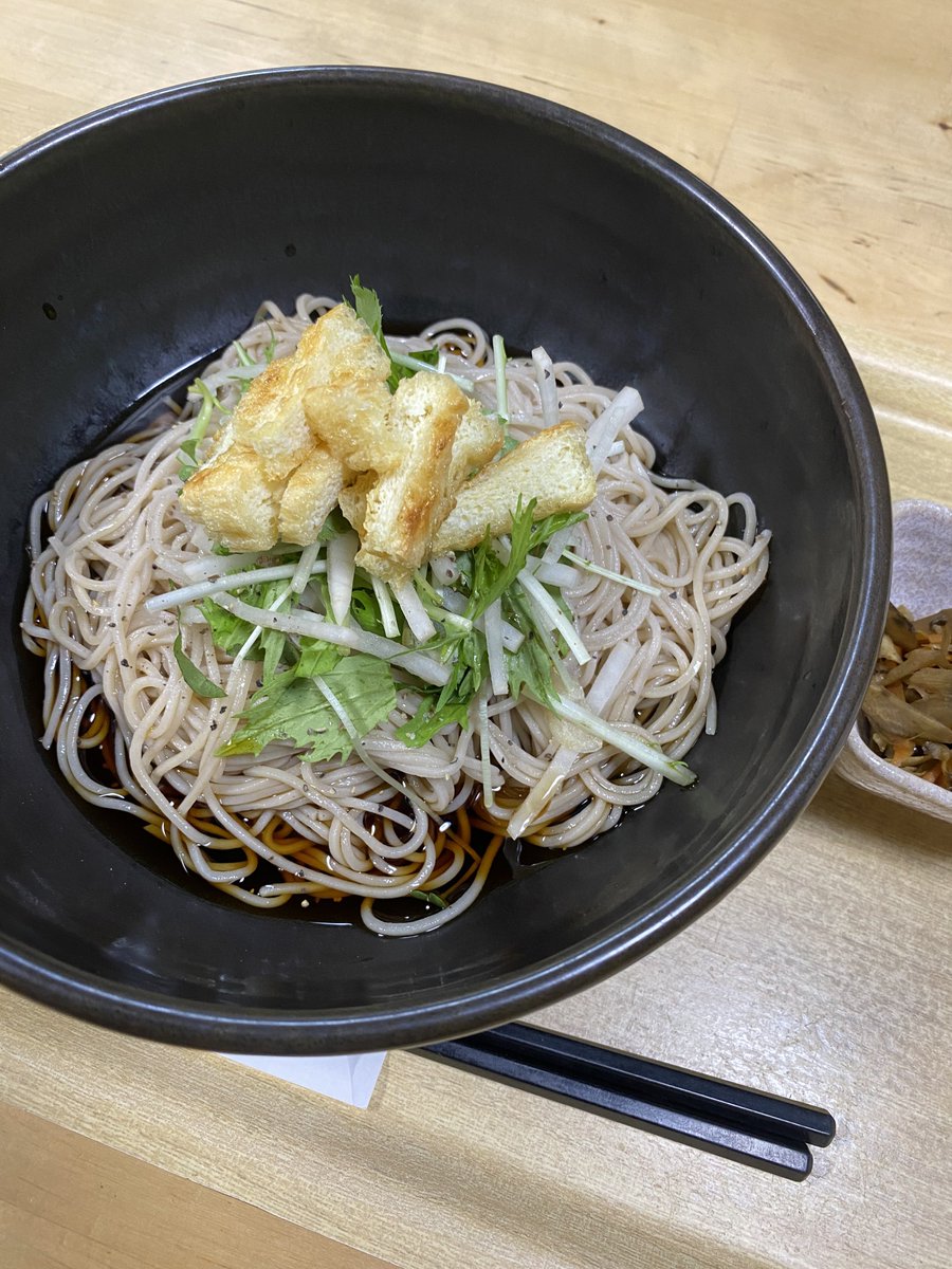 土砂降りの中、7.8年振りに三鷹の味多香庵さんへ。大好きな香味そばを久しぶりに頂きました。