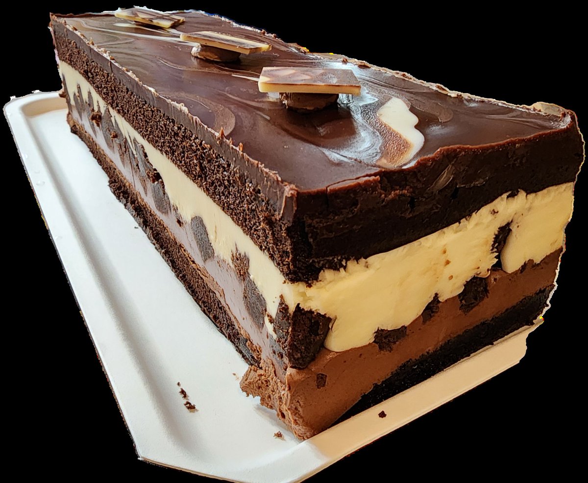 beesley_gillian's tweet photo. Have a terrific Thursday, twitterpals. Life is good at our house, we have tuxedo cake!๐๐ #thursdaytreats https://t.co/M1YNwftDUD