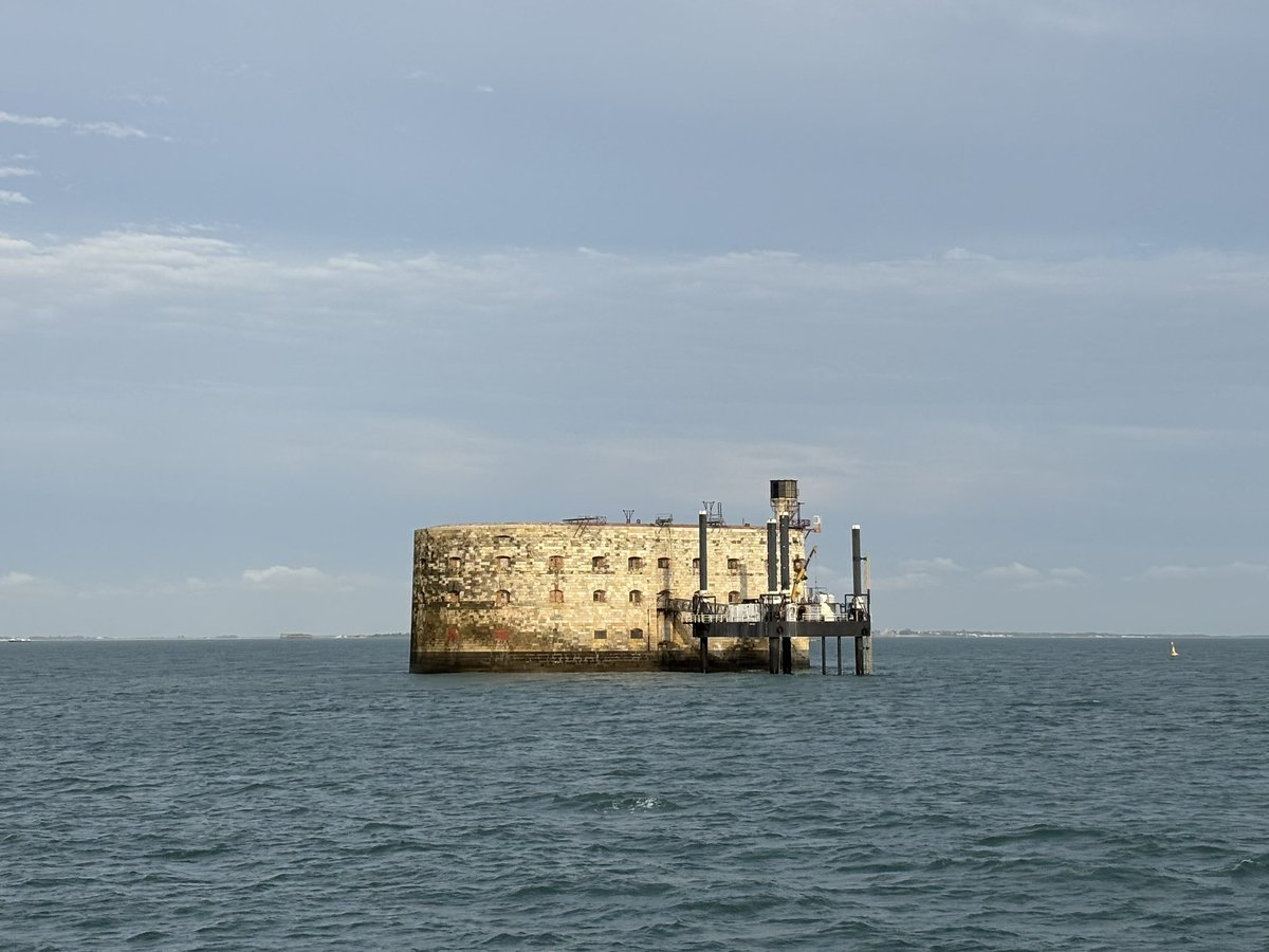 Départ pour une petite semaine de vacances en mode découverte d’une nouvelle destination 🥰
#vacances #bonheur #voyage #trains #larochelle #Bateau #FortBoyard #france