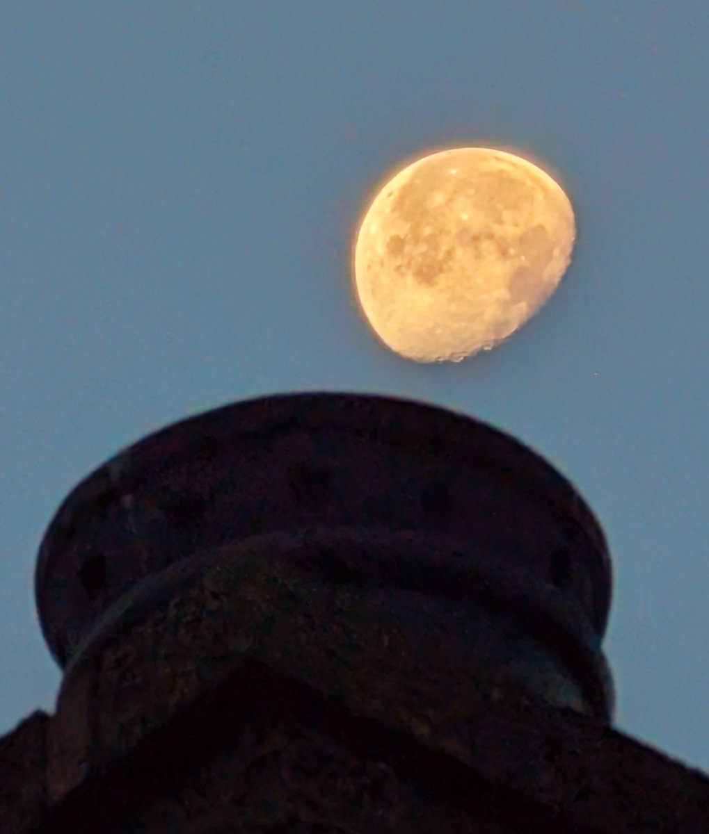 Sunrise over Ballycastle Forest and moonset over our chimney <a href="/deric_tv/">Deric</a> <a href="/R_Faragher/">Rick Faragher</a> <a href="/linzilima/">Linzi Lima</a> <a href="/bbcweather/">BBC Weather</a>  <a href="/LoveBallymena/">Love Ballymena</a> <a href="/WeatherCee/">Cecilia Daly</a>    <a href="/Louise_utv/">Louise Small</a>  <a href="/WeatherAisling/">Aisling Creevey</a> <a href="/barrabest/">Barra Best</a> <a href="/Ailser99/">Aileen Moynagh</a>  <a href="/angie_weather/">angie phillips</a> <a href="/geoff_maskell/">Geoff Maskell</a> <a href="/organicbotanic/">Sue McBean - @organicbotanic.bsky.social</a> <a href="/Schafernaker/">Tomasz Schafernaker</a> <a href="/Ali_Totten/">Ali Totten</a>