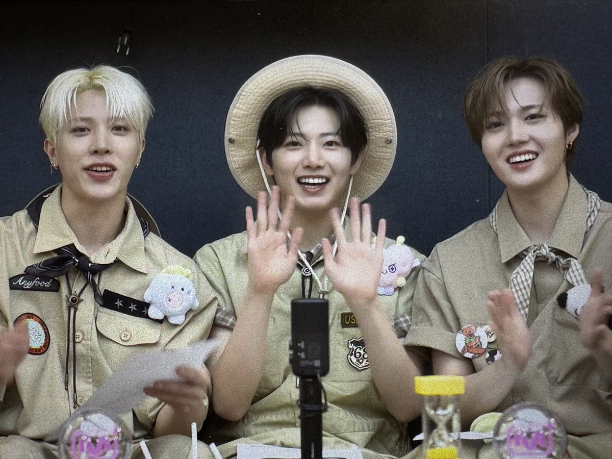 MC Junkyu, Doyoung and Junghwan on waiting room