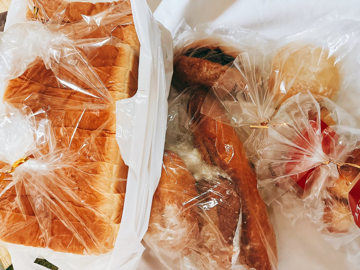 持ち帰りのパン多すぎなのである…🍞
とっても嬉しいし有難いよ、でもね、
パン屋巡っていろんなお店のも食べたいし
たまには家でパン作りもしたいし
麺類もいっぱい食べたい(小声)
悩ましいグルテン過多🫠
