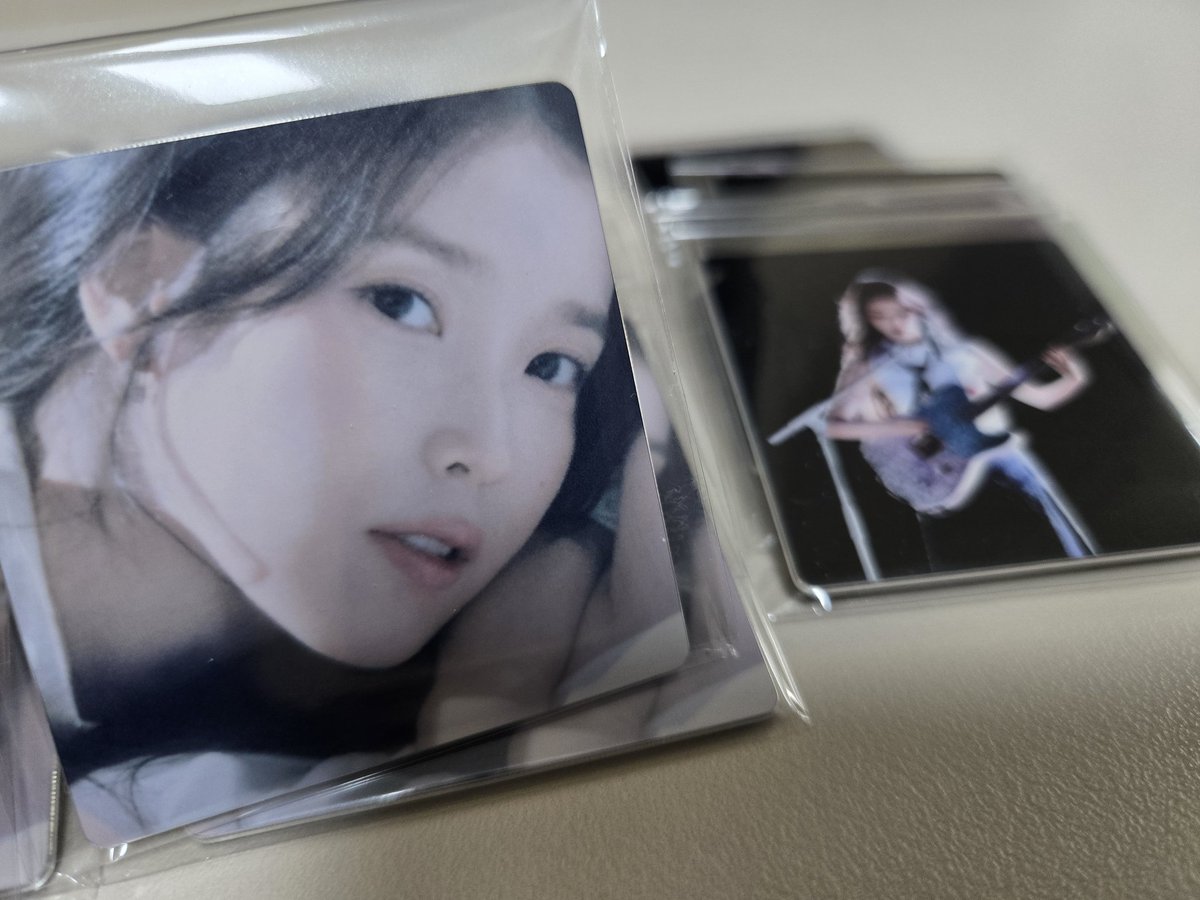 _iu__ui's tweet image. 이번에도 룸메랑 준비한 마그넷이랑 그립톡
예쁘고 귀엽고 다 해🤍🤍