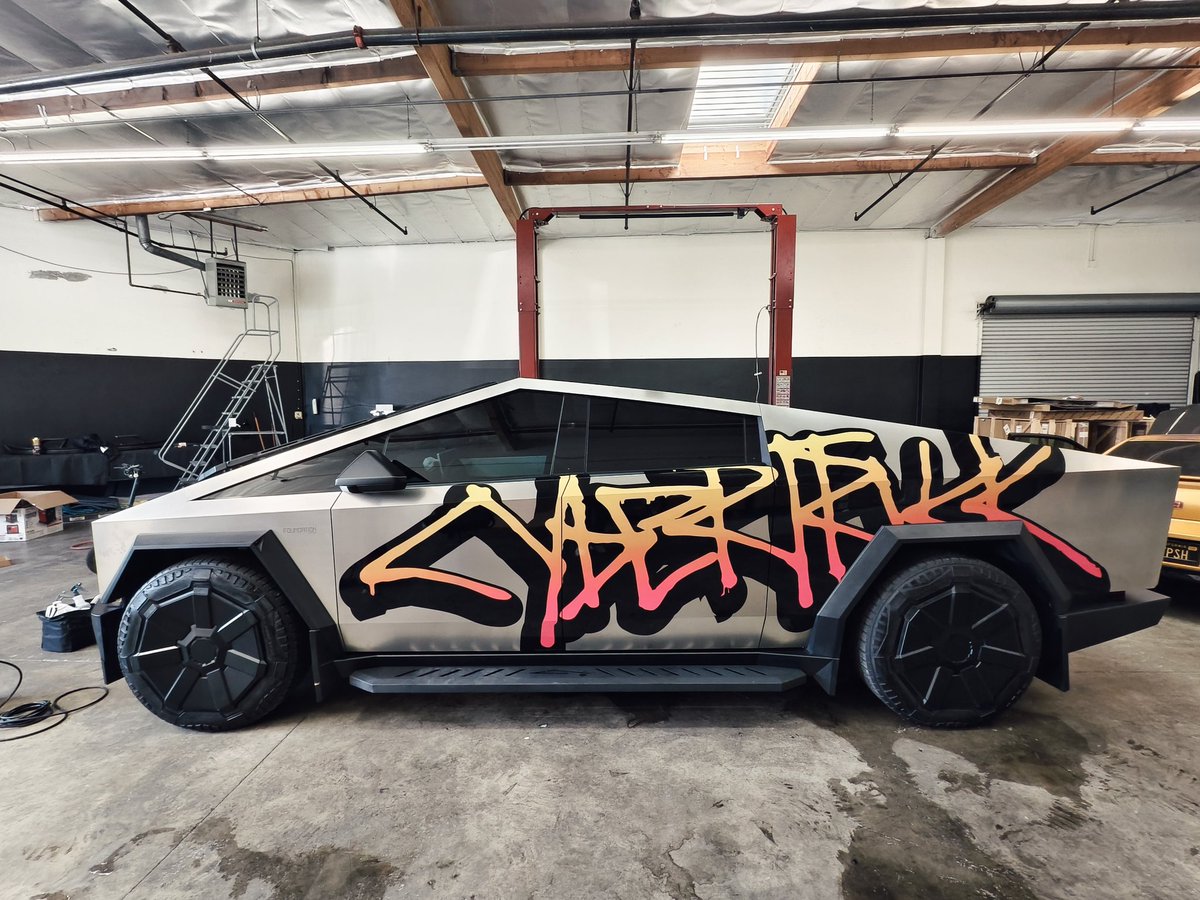 New iPhone 17 pro is orange, we are in orange county, and our new decal is orange!
#Tesla #cybertruck #carwrap