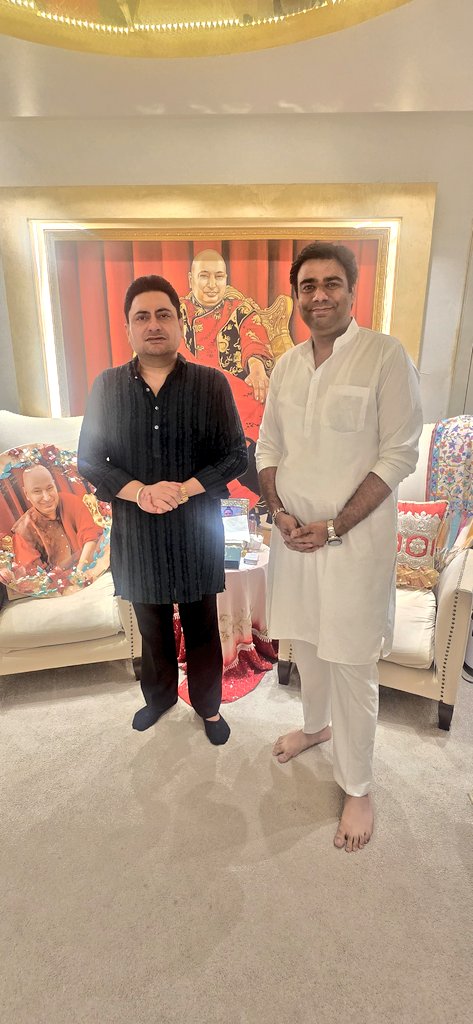 GeetDhirBJP's tweet photo. Feeling #Blessed after meeting Gaurav Uncle at #GURUJI'S #BADAMANDIR 

#BlessingAlwaysGURUJI 
#GeetDhir #Adv https://t.co/yd8gaoWmem