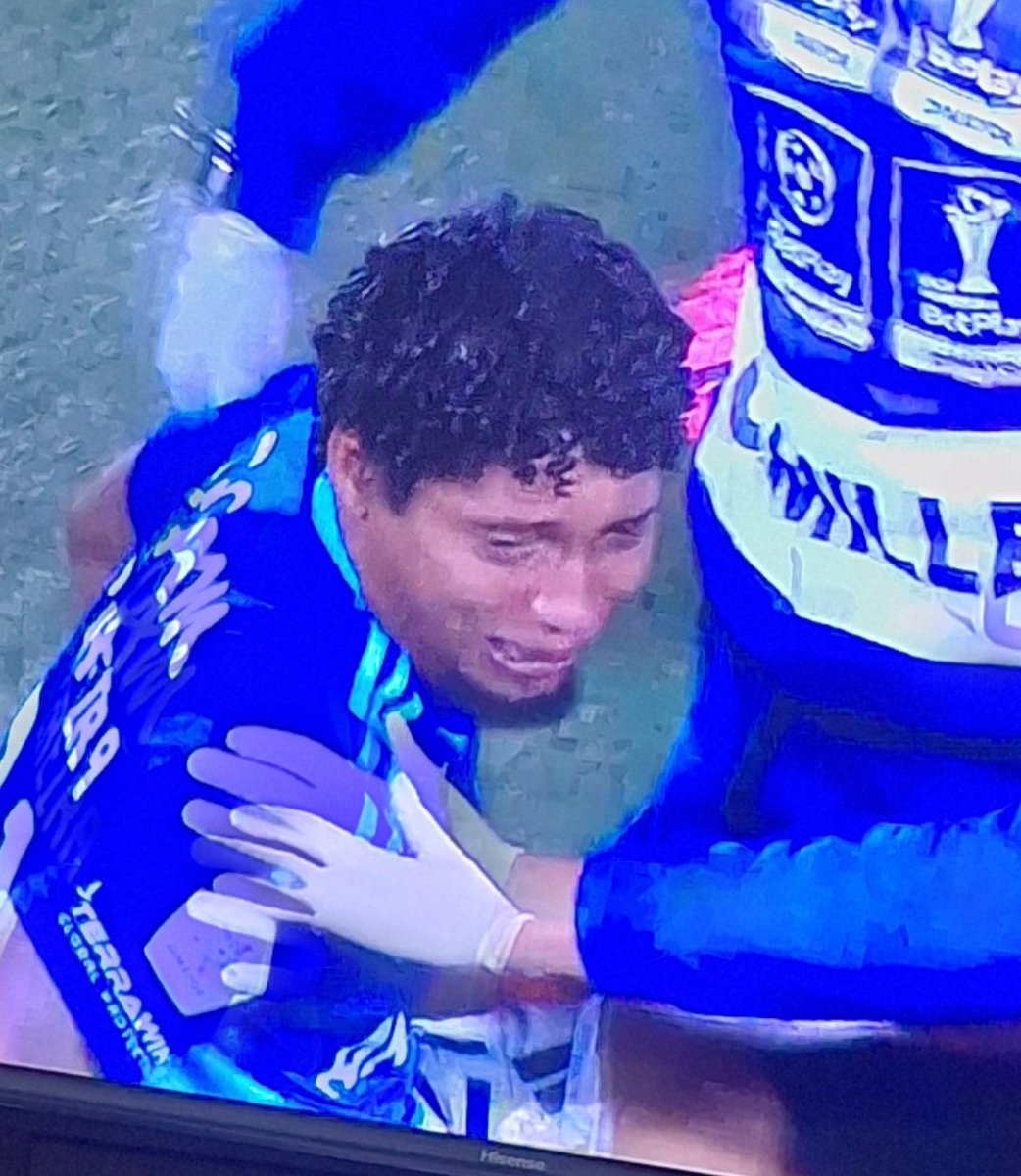 Mariano Olsen (@olsendeportes) on Twitter photo El rostro de JUAN CARLOS PEREIRA lo dice todo.
Lesión preocupante.
Mucha fortaleza Juan.
<a href="/MillosFCoficial/">Millonarios FC</a> El rostro de JUAN CARLOS PEREIRA lo dice todo.
Lesión preocupante.
Mucha fortaleza Juan.
<a href="/MillosFCoficial/">Millonarios FC</a>