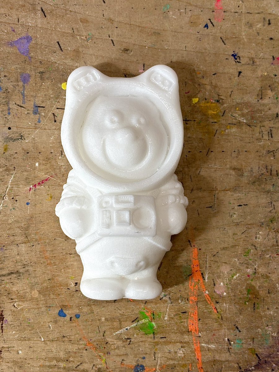 「cool it」宇宙飛行士バージョン、無事に焼成を終えて、ここから仕上げていきます🧑‍🚀