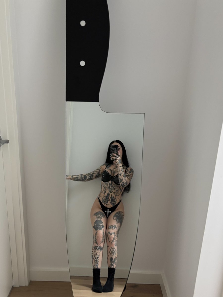 Paige 🖤 tweet media