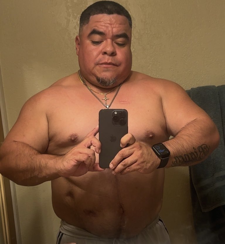 Rube510_'s tweet photo. i use to choose weed and Hennessy to cope when shit was dark n funky.. now it’s physical work football and coming back from death.. 🗣️😮💨💪🏽♥️ #ChronicallyFIT https://t.co/wXcSi0rSwi