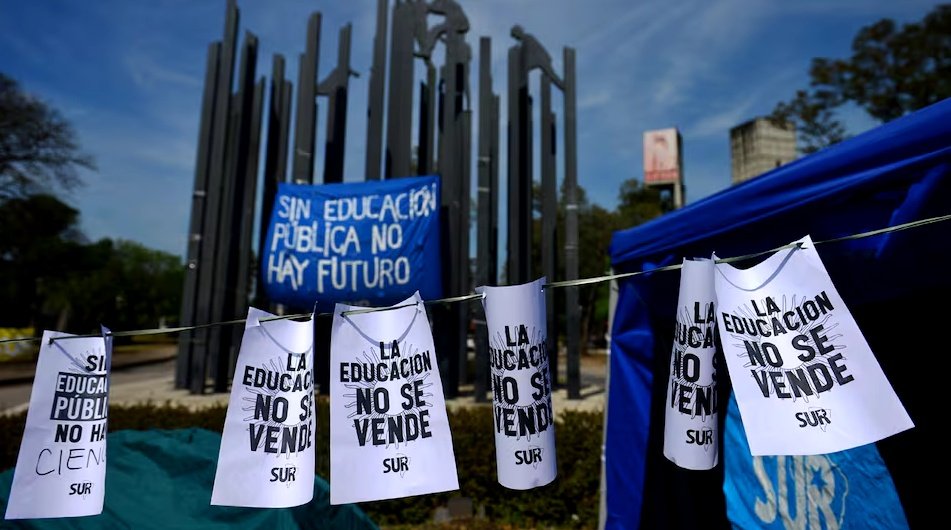 Lo vamos a seguir diciendo: financiar las universidades no es un gasto, es garantizar que millones de jóvenes puedan soñar con un futuro mejor. Todos/as a las calles en la 3° Marcha Federal a defender la educación pública y el país de quienes quieren destruirlo.