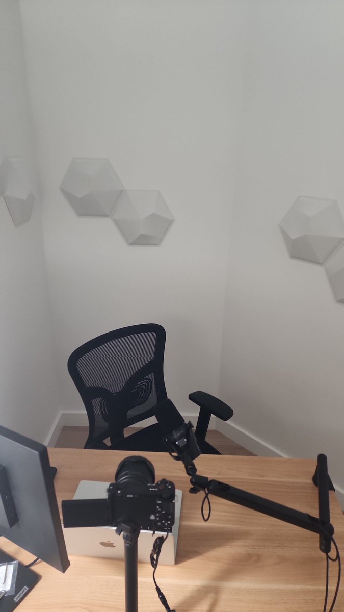 techfrenAJ's tweet image. SF home studio coming along. Who wants to collab