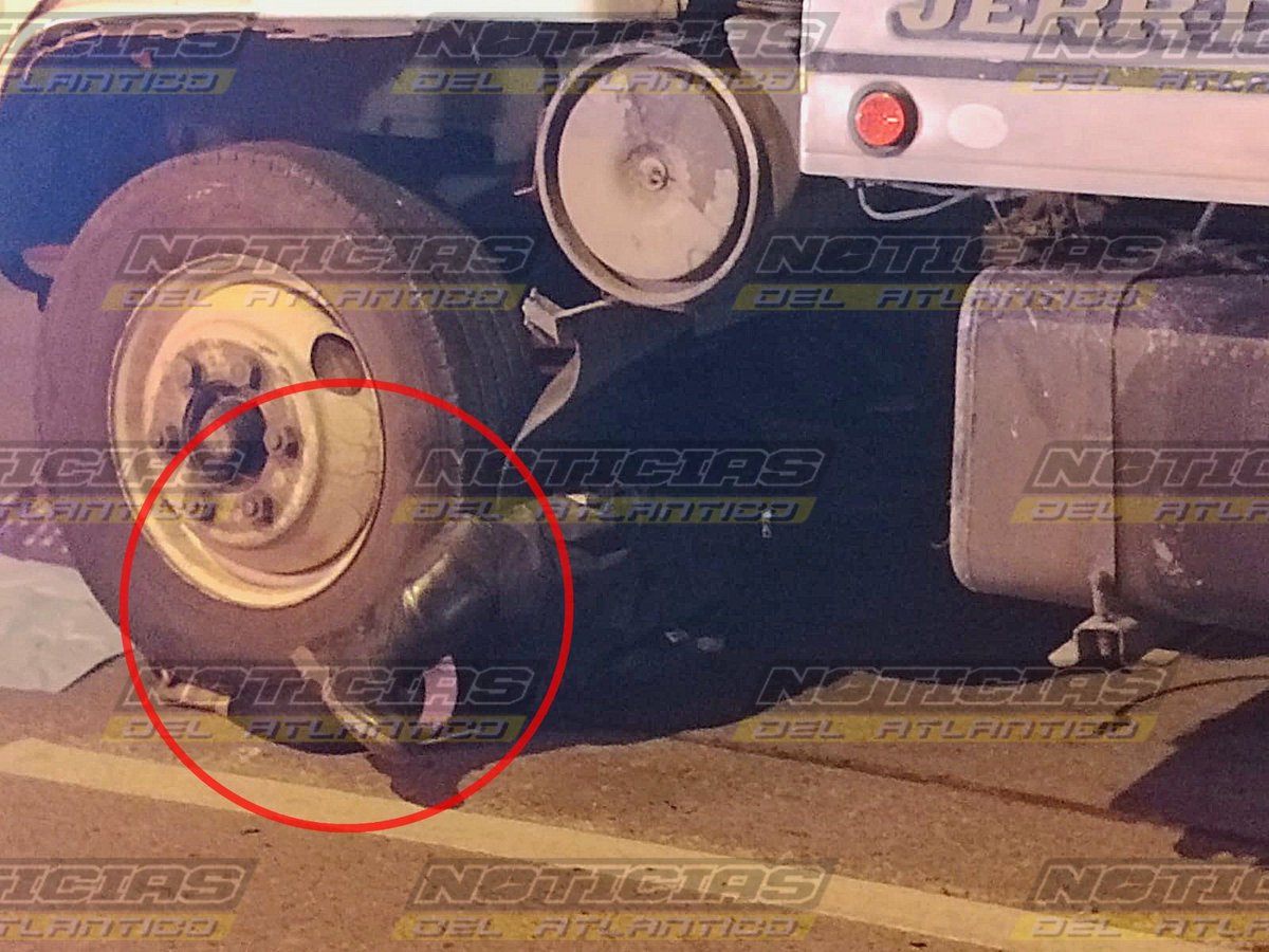 Noti_Atlantico's tweet image. 🔴#HECHOS | Motorista que se conducía contra la vía, queda fallecido tras quedar bajo las IIantas de una grúa, en bulevar los Olivos, #Zona18, la motocicleta es una Pulsar N250 color rojo y no tiene placas. #TránsitoGT #TraficoGT #Guatemala