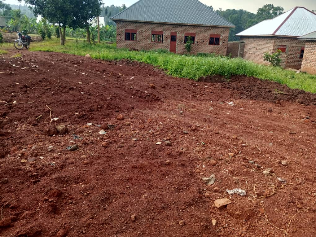 shukranproperty's tweet photo. RESIDENTIAL PLOT FOR SALE IN #BUDDO 

#25Decimals ( 100ft by 100ft)

Private mailo land title 

Selling Price at #80m Ugx

Water and power available 

0706 592 177 https://t.co/82QSG3QjBV