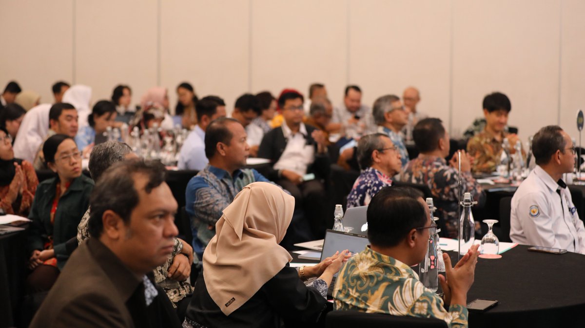 With <a href="/FAO/">Food and Agriculture Organization</a>'s support, <a href="/BappenasRI/">Kementerian PPN/Bappenas</a> &amp; <a href="/KemenkoPangan/">Kemenko Pangan</a> have launched a joint action plan to advance Indonesia's aquatic food 🐟

Developing aquatic food means
🍲 ensuring nutrition-rich food
🌏 lowering environmental footprint
🧑‍🌾 empowering smallholders

🔗 fao.org/indonesia/news…