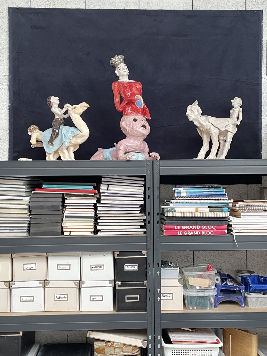 An Frau ⁦<a href="/matter_birgit/">birgit matter 🔜 xxxx</a>⁩ 

Das sind keine Keramiken 
Jedem Keramiker weltweit 
Stellt es die Haare auf
Sieht er das, es ist 
Die Summe dessen was ein 
Keramiker nicht machen sollte
Obwohl aus Ton gehören sie eher in die 
Tradition des Porzellan
Siehe Hutschenreuther