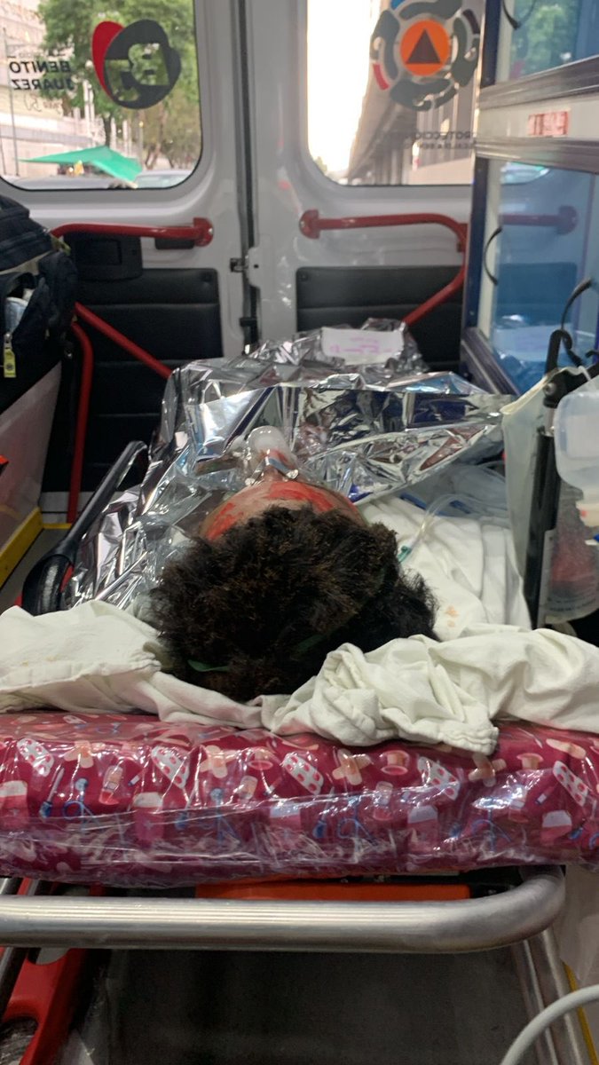 Blindar BJ 360
<a href="/BlindarBJ/">Blindar BJ 360</a>
trasladó a Ali Yael Ramírez Arana al Instituto Nacional de Rehabilitación, en Xochimilco, tras la #explosión de una pipa de gas en Iztapalapa. Por favor compartan para que sus familiares acudan al hospital. 🏥Ambulancia de #ProtecciónCivil360 de