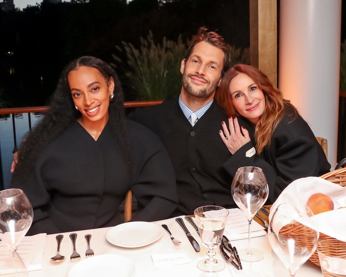 solange hourly (@solangehourly) on Twitter photo 