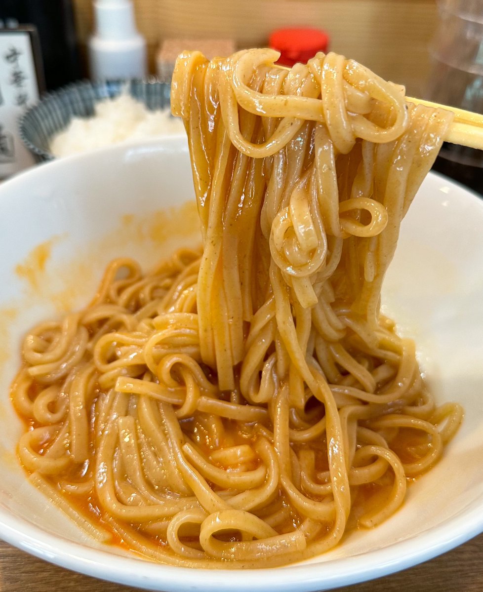 【桐麺】
@新宿（期間限定）

特製塩ダレと卵を絡めた「桐玉」を食べられるお店。
ツルッとした食感が特徴的な自家製麺と濃厚卵黄が絡むと箸が止まらなくなる美味しさ！
9/23まで新宿高島屋11Fに期間限定で出店中です！
