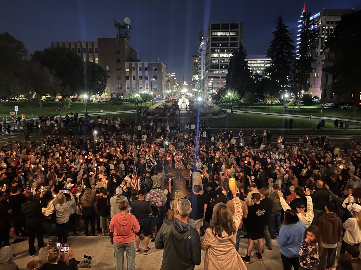 nicksortor's tweet image. Incredible. Large vigils for Charlie Kirk have popped up all over the country.

Patriots are out signing God Bless America, honoring Charlie’s work to save our country.

🇺🇸❤️