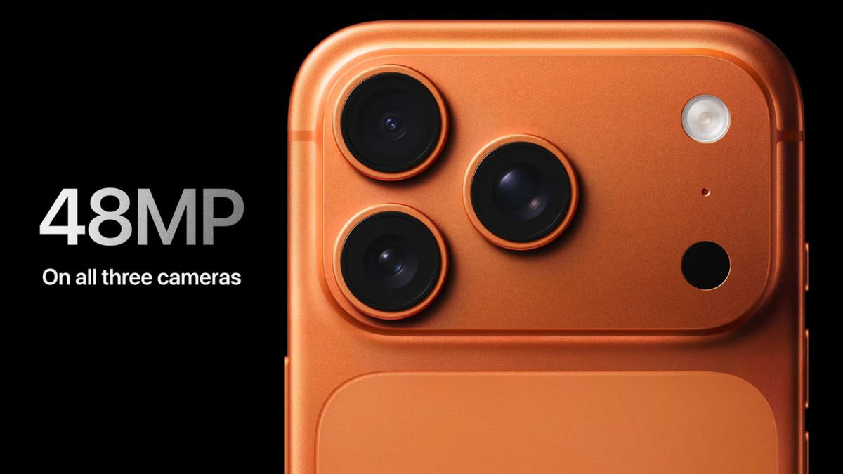 TechWAaron's tweet image. The new iPhone 17 Pro lineup is here!
🔥 New Colours: Cosmic Orange & Deep Blue
📸 New camera bump + upgraded cameras
🔋 Biggest battery EVER in an iPhone 😍
🛡️ Ceramic Shield protecting the front & back
⚡ More power than ever with the A19 Pro chip
#iPhone17Pro #AppleEvent