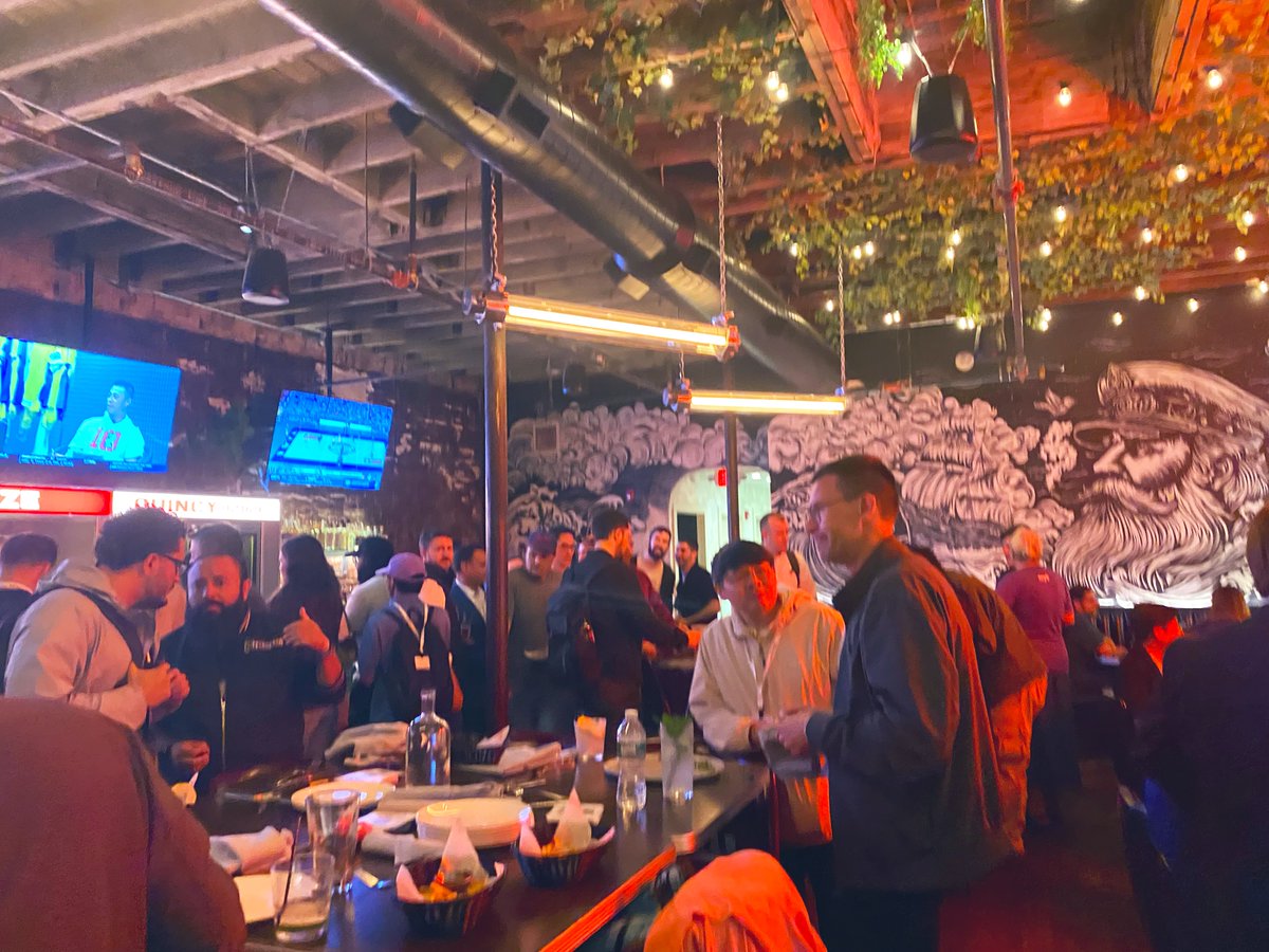 DuquePawlovsky's tweet image. Dinner vibes &amp;amp; networking after the main conference in Quincy OG #BostonBlockchainWeek