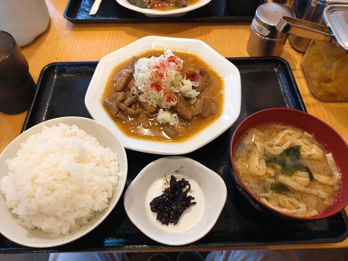 もつ煮込専門店 油ヤ食堂「特製もつ煮定食」