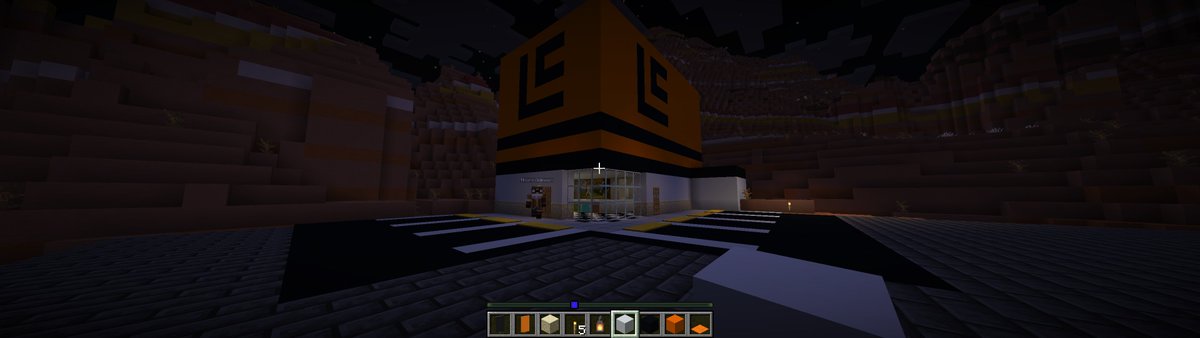 QuakeViking's tweet image. My son and I built a @littlecaesars in the middle of the desert on #MinecraftJava. 🍕🍕🍕