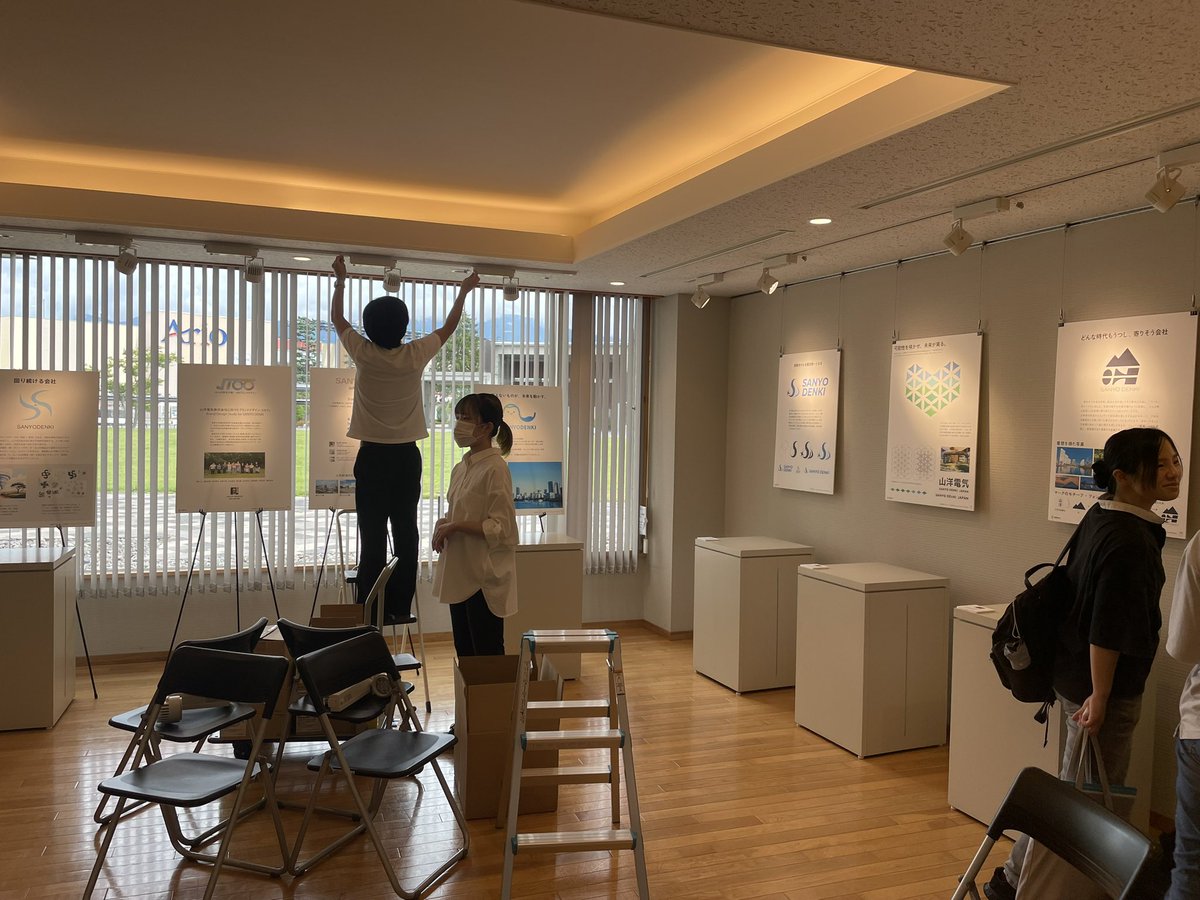 本日午後1時からの「√100展示会」（サントミューゼ）
設営準備中です。