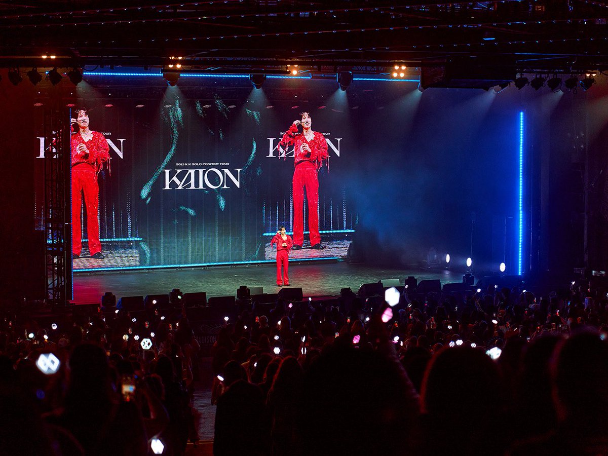 SMTOWNGLOBAL's tweet photo. ‘월드클래스 퍼포머’ 엑소 카이, 첫 솔로 투어 ‘KAION’ 북미 6곳까지 대성황!
‘전석 매진’ 뉴욕 공연 화제 “평생 잊지 못할 기억, 영원히 멋진 무대로 보답할 것”

https://t.co/bPzPqlnWOo

#KAI #카이
#EXO #엑소 #weareoneEXO
#KAION #KAI_KAION
#KAI_SOLO_CONCERT_TOUR
#2025_KAI_SOLO_CONCERT_TOUR_KAION