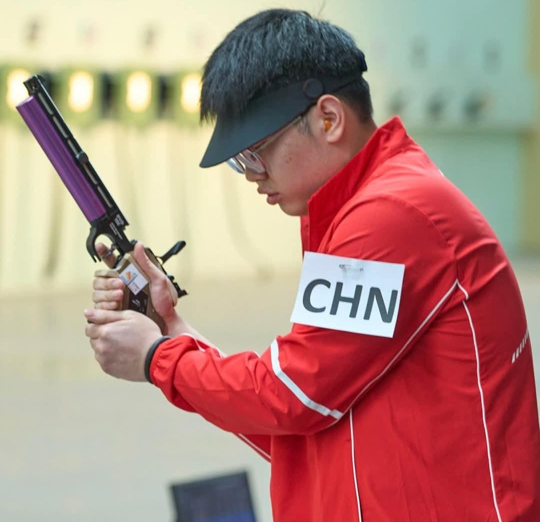 Hu Kai 🇨🇳 wins Gold in Men’s 10m Air Pistol at the ISSF World Cup in Ningbo, completing an unbeaten season with four World Cup golds in 2025. #ISSF