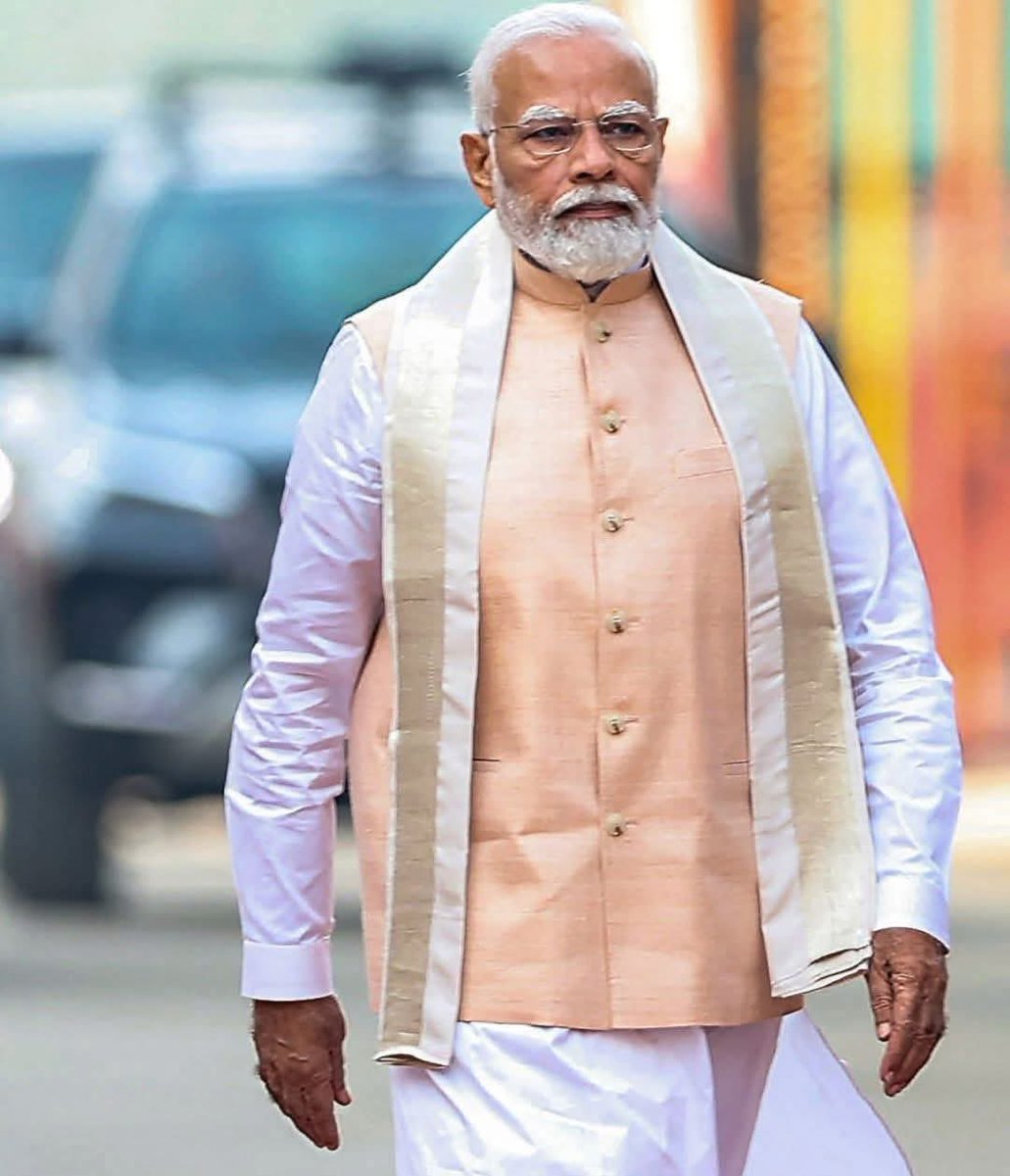 Satya_Swara's tweet image. पिछले 11 वर्षों में

नेपाल में 10 प्रधानमंत्री बदल गए
पाकिस्तान में 4
ब्रिटेन में 5
जापान में 4
अमेरिका में 4 राष्ट्रपति बदले
श्रीलंका में 5
फ्रांस में 2 राष्ट्रपति

भारत का वीर सपूत अचल है..

इसीलिए विदेशी पुत्र..
और #NepoKids
विदेशी #Toolkit से देश मे अशांति फैलाना चाहते है?