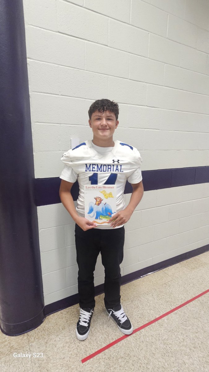 Coach_POrtega's tweet photo. The @EISDMemorialHS @EISDofSA Minutemen Football players shared time with @PeralesESchool for the #MinuteMENread program early this morning. Sr-Sergio Reyes, Jr-Joseph Tolbert, &amp; Soph-Jonathan Alderete had an awesome time with the Roadrunners! #PlayToWIN #literacy #ReadingMatters https://t.co/2nghDRrurI