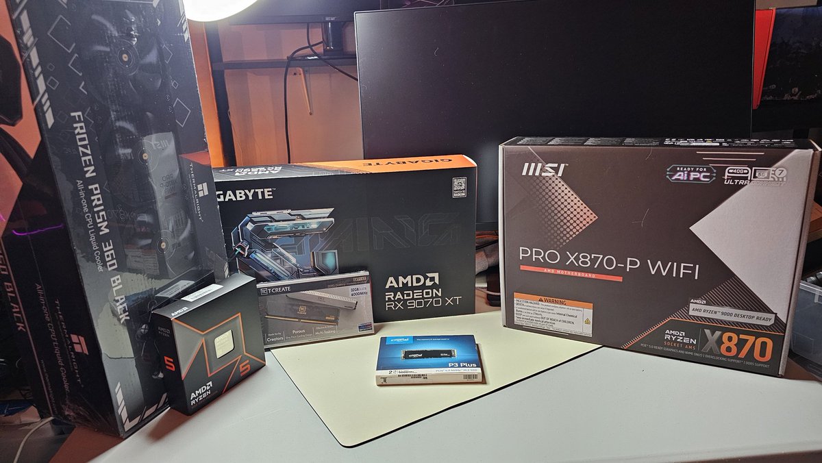 YNotMapleSyrup's tweet image. LIVE 🔴 On parle composantes et on fait un petit opening de pièces qui viennent d&apos;arriver pour un build PC budget sensé.