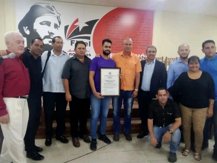 Muchas Felicidades para todos nuestros profesores y estudiantes de la Universidad Máximo Gómez Báez de la provincia de #CiegodeAvila quienes en esta mañana recibieron la condición de Excelencia de manos del Ministro de la Educación Superior #LatirAvileño <a href="/ivanc73/">Ivanc73</a>