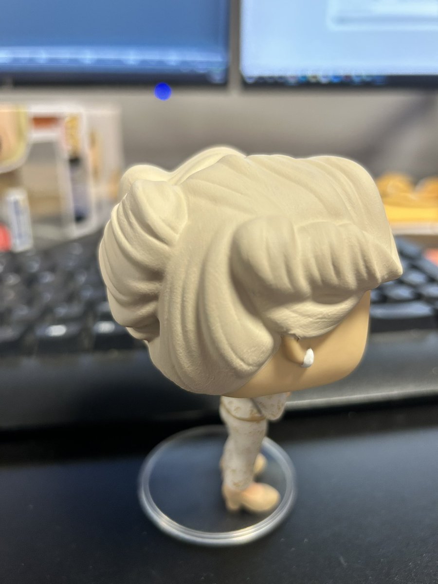 lesbianweems's tweet photo. she’s here!!! https://t.co/8wLO1jxuK0