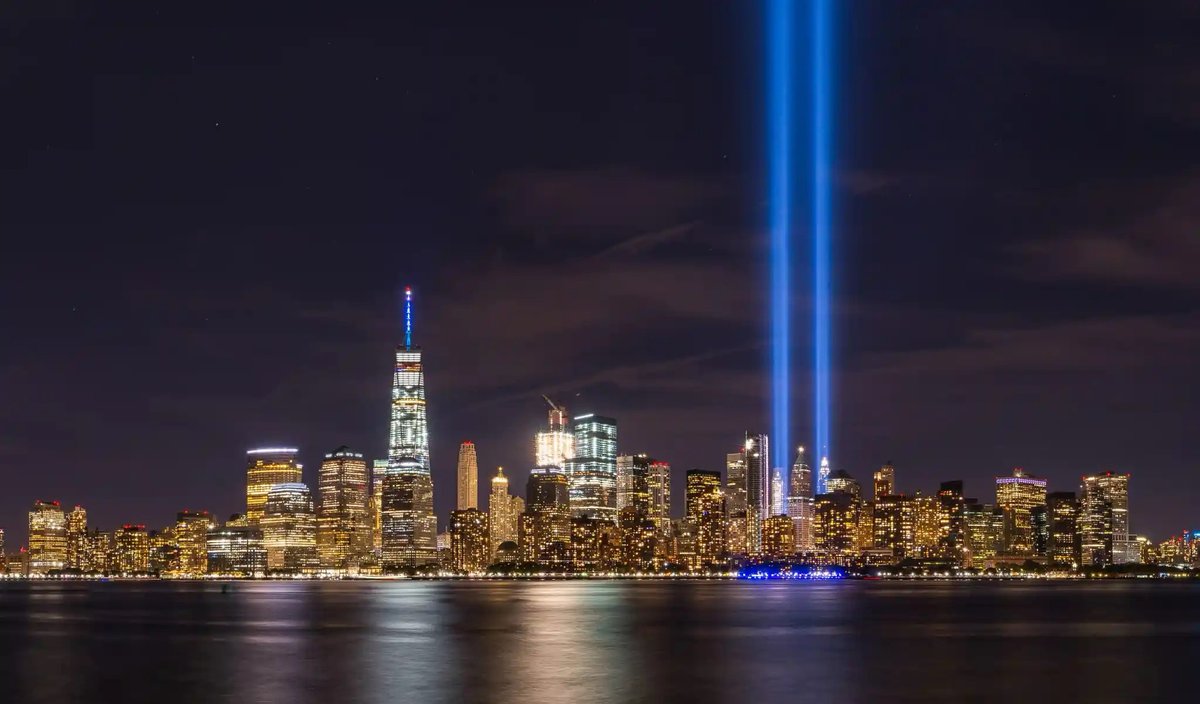 LeadershipFire's tweet image. Twenty four years ago this evening, thousands of ordinary Americans had no idea that they were only hours away from facing the unimaginable. We will never forget their extraordinary courage and the sacrifice that so many made. Credit: AMNY.