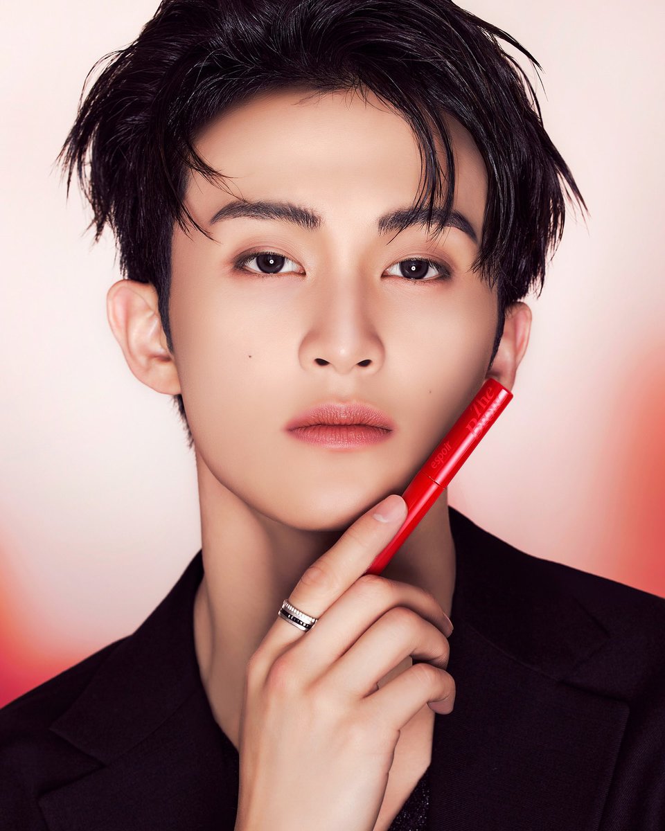 เขาให้ขายคิ้วนี่มาขายหล่อเฉยเลยแหน่ะ 🫠