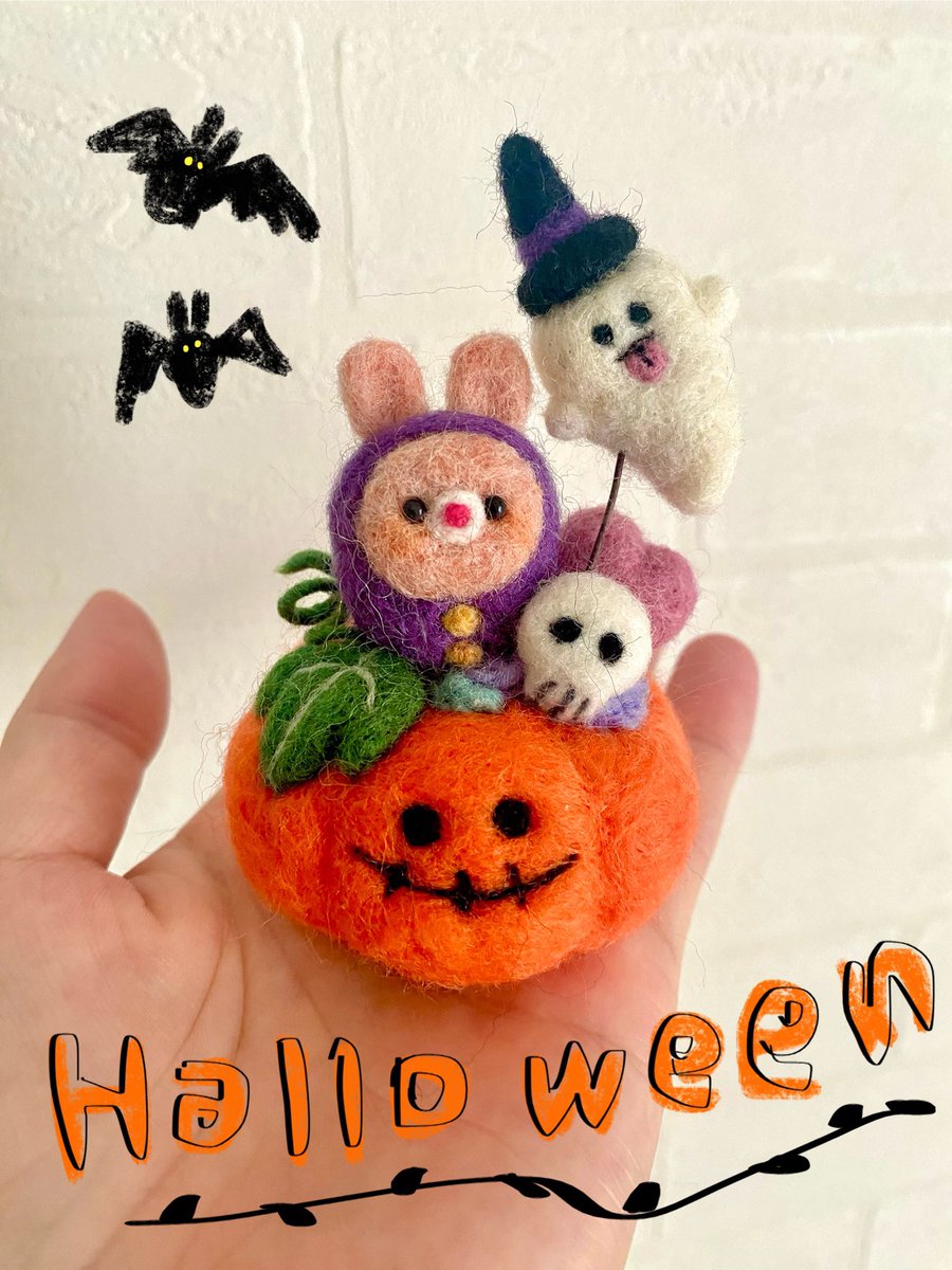 オバケとばしてみましたー👻
 #羊毛フェルト  #ハロウィン