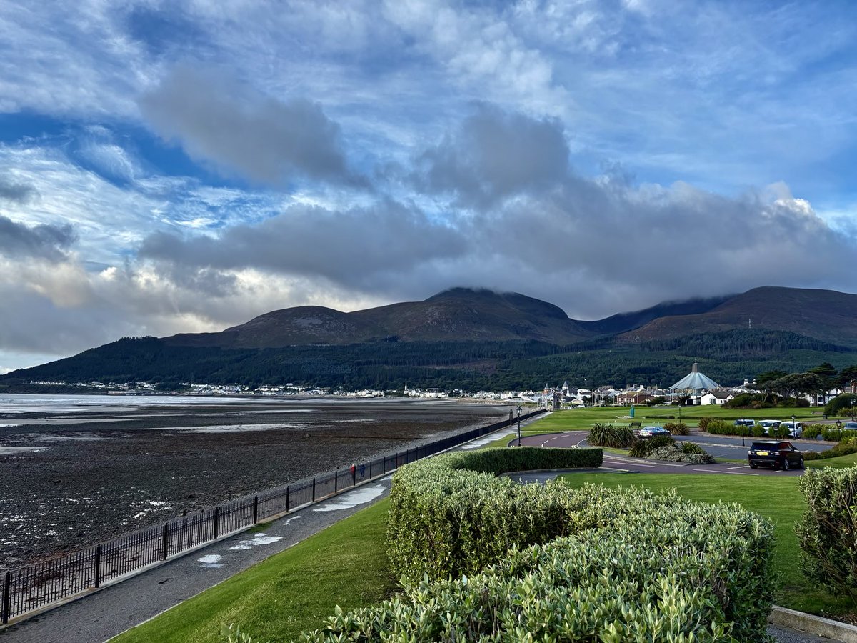 Chilly breezy start in Newcastle County Down this morning ⁦<a href="/bbcniweather/">BBC NI Weather</a>⁩ ⁦<a href="/barrabest/">Barra Best</a>⁩ ⁦<a href="/WeatherCee/">Cecilia Daly</a>⁩ ⁦<a href="/geoff_maskell/">Geoff Maskell</a>⁩ ⁦<a href="/bbcweather/">BBC Weather</a>⁩ ⁦<a href="/MetMattTaylor/">Matt Taylor</a>⁩ ⁦<a href="/Louise_utv/">Louise Small</a>⁩ ⁦<a href="/BBCTheOneShow/">BBC The One Show</a>⁩ ⁦<a href="/WeatherAisling/">Aisling Creevey</a>⁩ ⁦<a href="/Schafernaker/">Tomasz Schafernaker</a>⁩