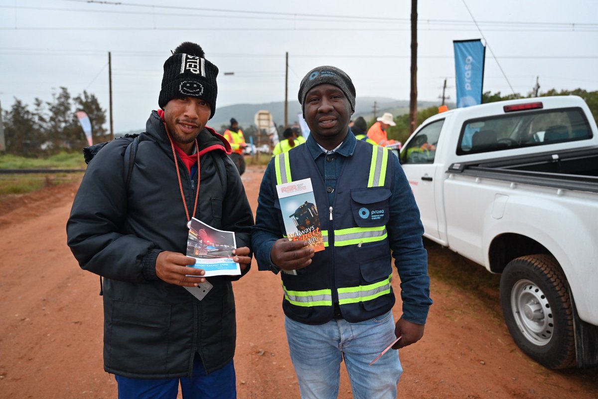 MetrorailWC's tweet photo. PRASA, Transnet, RSR, Drakenstein Municipality & Dept. of Mobility at Simonsvlei Level Crossing! Let’s raise awareness together. ✅Stop. ✅Look. ✅Listen before crossing train tracks. #LevelCrossingSafety #Simonsvlei https://t.co/JISJpK7sdu