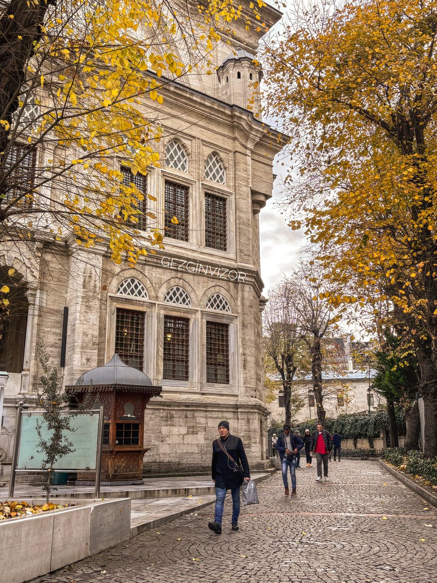 Nuruosmaniye’de bir sonbahar sabahı