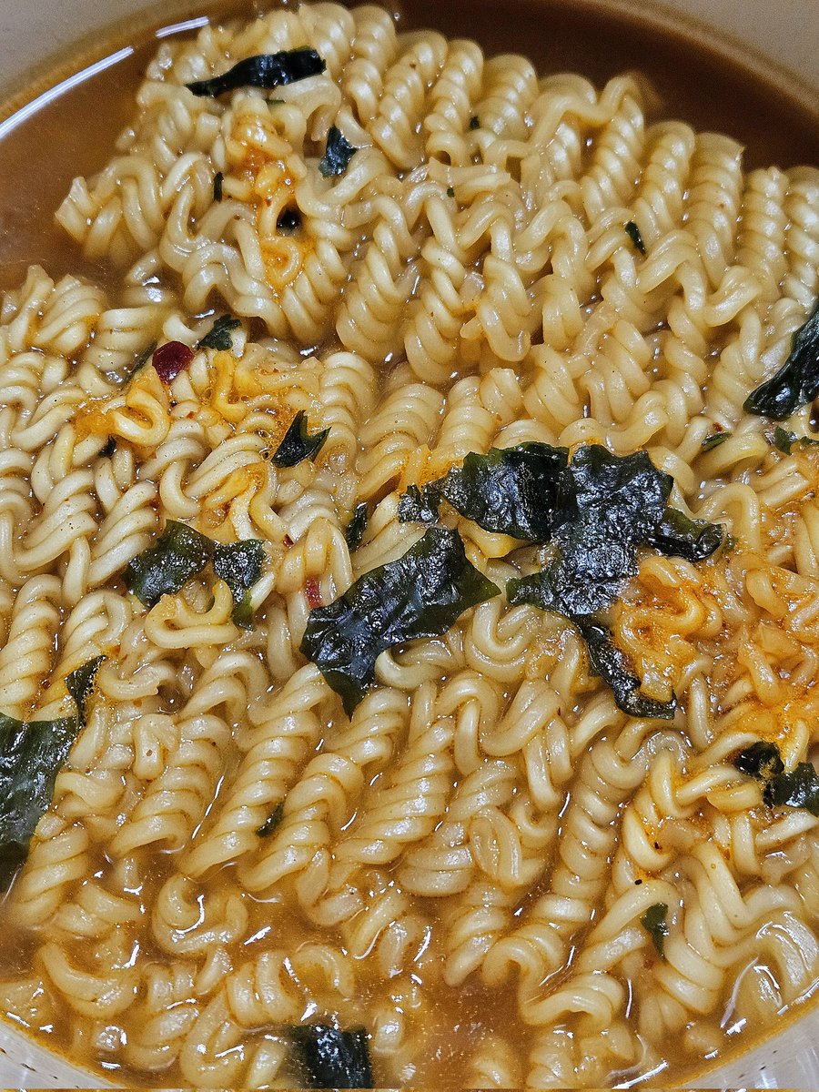 오전수업의 피로도는
탄수화물로 이겨내면 그만이다...
사실 아니다
더 피곤해진다...😪
