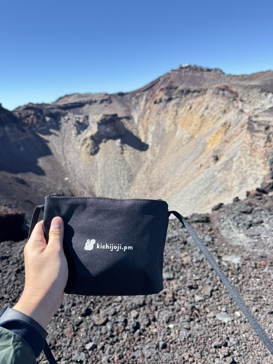 きちぴーサコッシュと富士山の火口
#kichijojipm